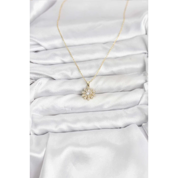 Pirinç Gold Renk Çiçek Model Kadın Kolye