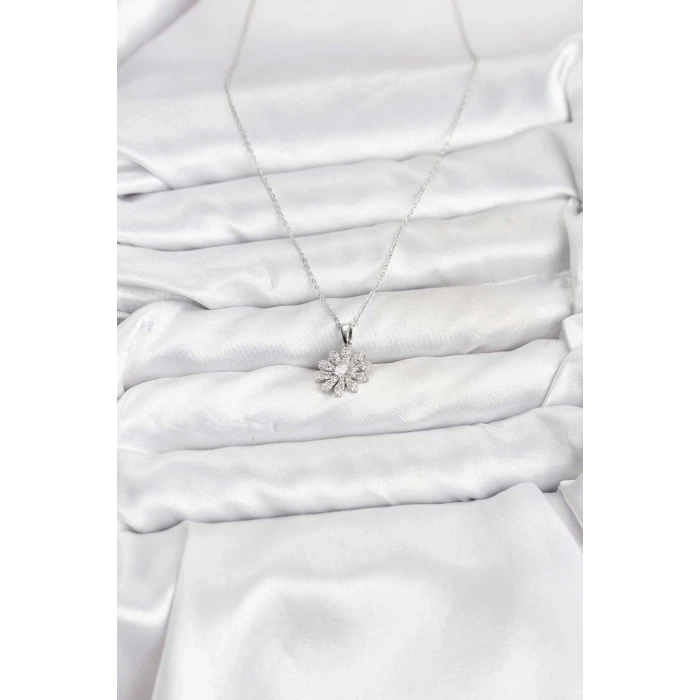 Pirinç Gümüş Renk Çiçek Model Kadın Kolye - TJ-BKO10806