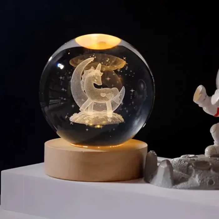 Unicorn Ay Figürlü Işıklı Ahşap Altlıklı Kar Küresi (8 cm)
