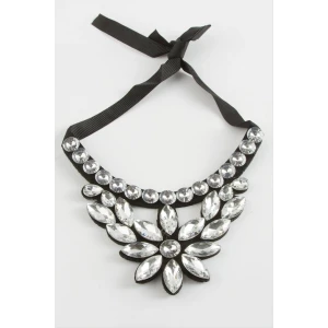 Çiçek Taşlı Yaka Kolye