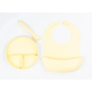 Sarı 3’lü Silikon Yemek Seti – Önlük + Diş Kaşıyıcılı Kaşık + Vakumlu Tabak