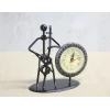 ieg™ Metal Saatli Keman Çalan Müzisyen
