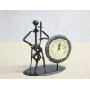 ieg™ Metal Saatli Keman Çalan Müzisyen