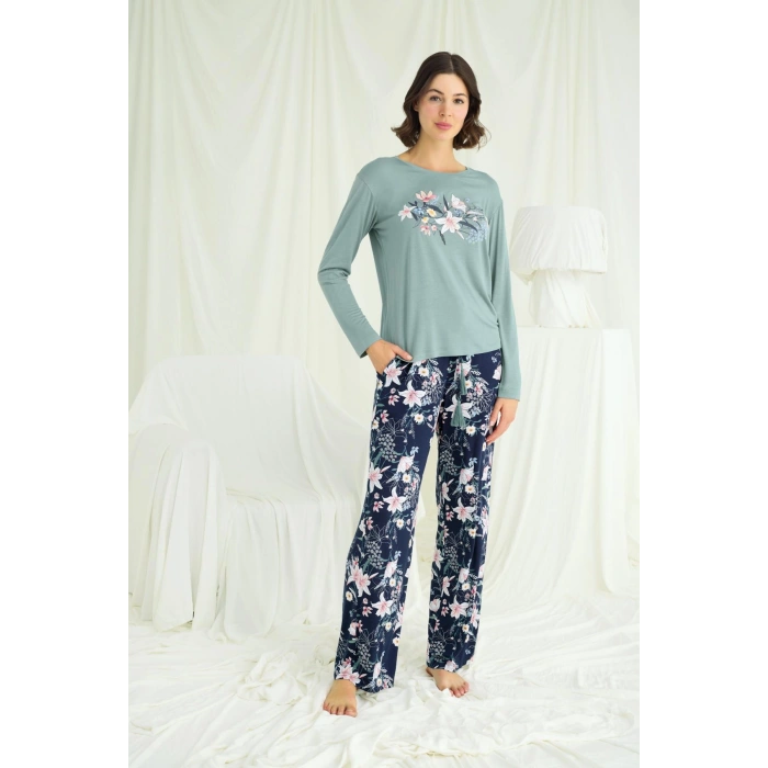 Çiçek Ve Yaprak Desenli Baskılı Pijama Takımı
