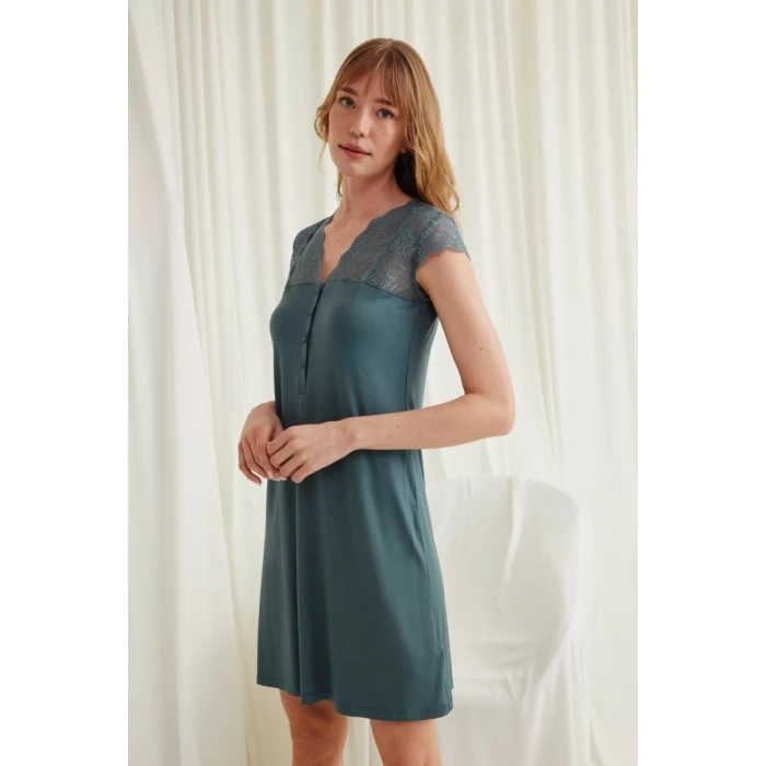 Kolu Omzu Ve Yakası Dantelli Önü Düğmeli Gecelik