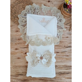 Yenidoğan Beyaz Wool Yün Kumaş Taç Nakışlı Trilüks Kundak Bebek Battaniyesi Beyaz