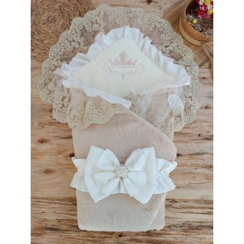Yenidoğan Wool Yün Kumaş Taç Nakışlı Güpür Duvaklı Fiyonk Prizma Taş Unisex Kundak Bebek Battaniyesi Bej