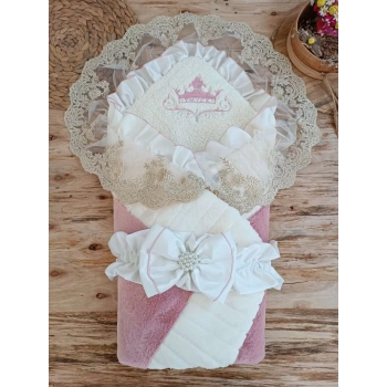 Yenidoğan Wool Yün Kumaş Taç Nakışlı Güpür Duvaklı Fiyonk Prizma Taş Unisex Kundak Bebek Battaniyesi Pembe