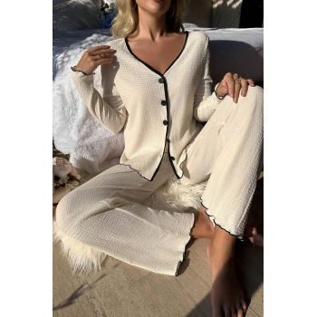 Kadın Beyaz Örme Kumaş V Yaka Düğmeli Rahat Şık Pijama Takımı