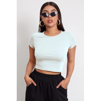 Kadın Beyaz Yuvarlak Yaka Yarım Kol Crop Top Bluz