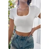 Kadın Beyaz Yarım Kol Düz Yaka Crop Top Bluz