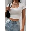 Kadın Beyaz Yarım Kol Düz Yaka Crop Top Bluz