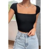 Kadın Siyah Kare Yaka Yarım Kol Göğüs Dekolteli Crop Top Bluz