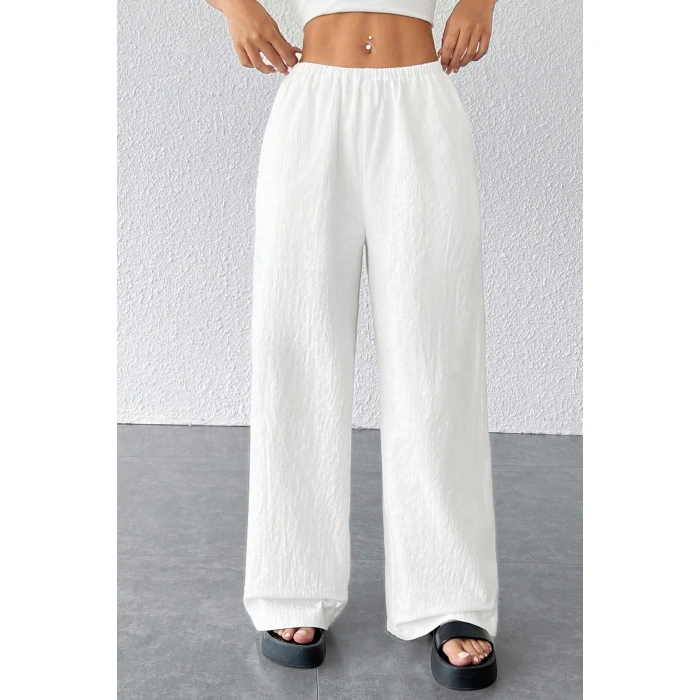 Kadın Beyaz Bol Kesim Cepli Geniş Paça Dökümlü Pantolon