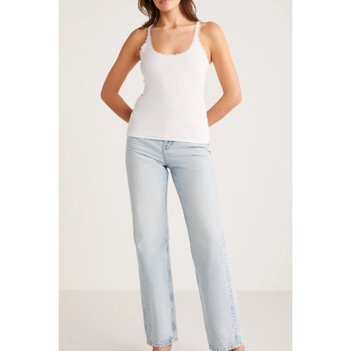 Kadın Beyaz Normal Kalıp Dantel Detalı Ince Askılı Oyuk Yaka Atlet