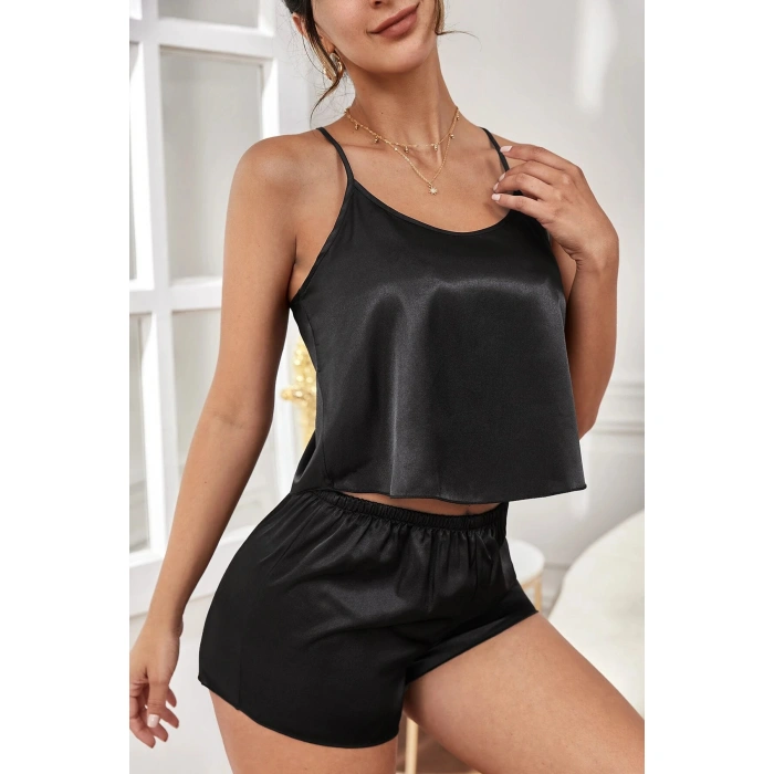 Kadın Siyah Asimetrik Sırt Dekolte Detaylı Şık Şortlu Gecelik Takım