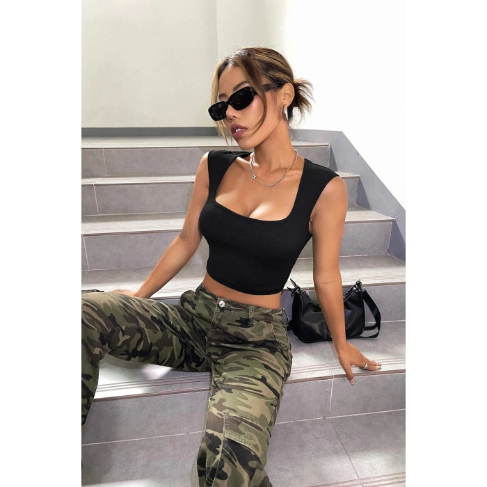 Kadın Siyah Kare Yaka Kalınlaşan Omuz Detaylı Crop Top Bluz