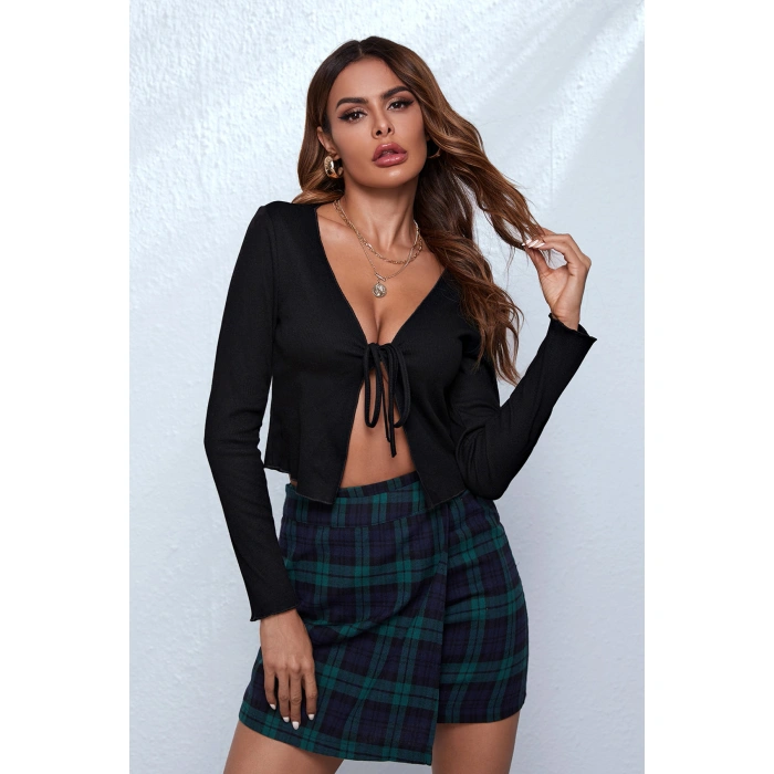 Kadın Siyah Uzun Kollu Önden Bağlama Detaylı Crop Top Bluz