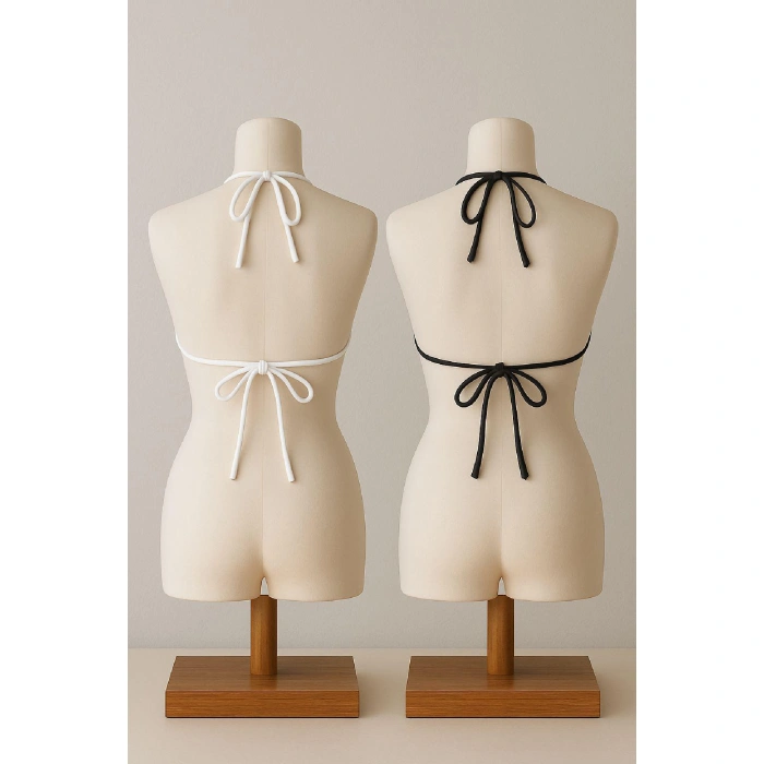 Kadın Siyah Ve Beyaz Minimal Kesim Üçgen Bikini Üstü