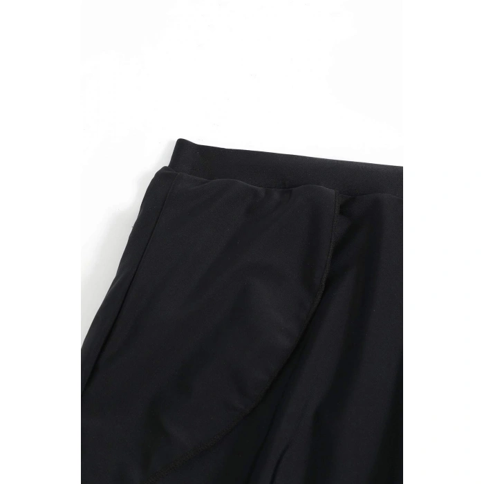 Kadın Siyah Yırtmaçlı Etek Görünümlü Şık Deniz Şortu