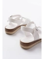 692-564 Beyaz Ortopedik Taban Çapraz Tokalı Kadın Sandalet