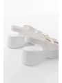 24414-572 Beyaz Tokalı  Günlük Dolgu Topuk Kadın Sandalet