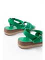 692-564 Çimen Yeşili  Ortopedik Taban Çapraz Tokalı Kadın Sandalet