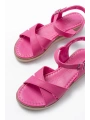 692-564 Fuşya Ortopedik Taban Çapraz Tokalı Kadın Sandalet
