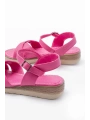 692-564 Fuşya Ortopedik Taban Çapraz Tokalı Kadın Sandalet