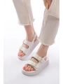 24413-572 Beyaz Günlük Dolgu Topuk Toka Aksesuarlı Kadın Sandalet