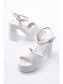 P-105 Beyaz Çapraz Kalın Topuklu Kadın Sandalet