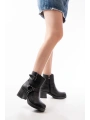 5109-3042 Siyah Toka Aksesuarlı Fermuarlı Kalın Topuklu Günlük Kadın Bot