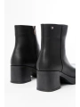 5109-3022 Siyah Fermuarlı Kalın Topuklu Günlük Kadın Bot
