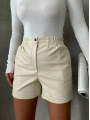 Beli lastikli çıtçıtlı deri şort krem w241007