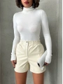 Beli lastikli çıtçıtlı deri şort krem w241007
