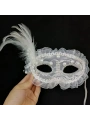Beyaz Renk Yandan Tüylü İnci İşlemeli Taşlı Dantelli Parti Maskesi 17x12 Cm
