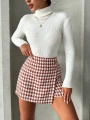 İki düğmeli kaz ayağı desen ch kumaş şort etek bordobeyaz h26414