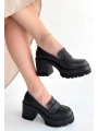 Janes Siyah Cilt Dolgu Topuk Ayakkabı