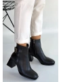 Kanda Siyah Cilt Topuklu Bot