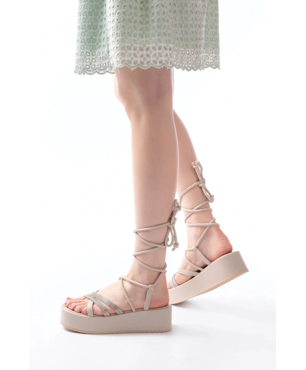 861-1010 Bej Gümüş Taşlı Bilekten Bağlamalı Kadın Sandalet