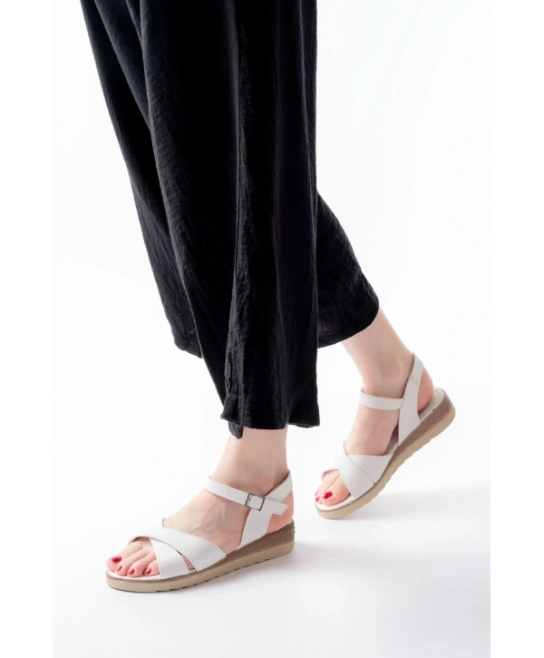 692-564 Beyaz Ortopedik Taban Çapraz Tokalı Kadın Sandalet