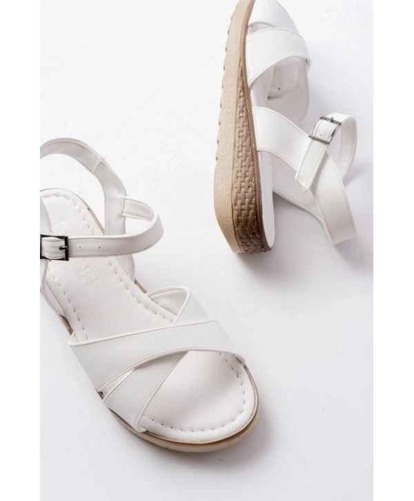 692-564 Beyaz Ortopedik Taban Çapraz Tokalı Kadın Sandalet