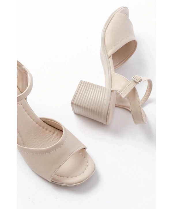 K-13 Bej Günlük  Topuklu Kadın Sandalet