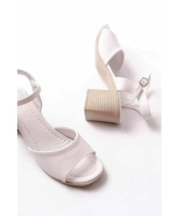 K-13 Beyaz Günlük  Topuklu Kadın Sandalet