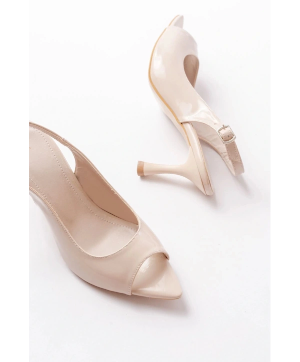 717 Bej Rugan Sivri Burunlu Topuklu Kadın Sandalet