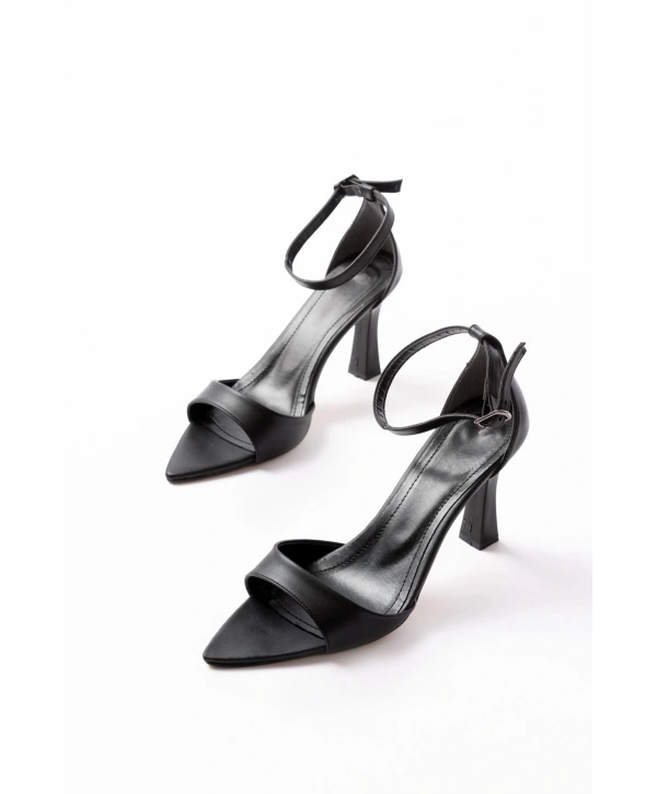 718 Siyah Cilt Sivri Burunlu Topuklu Bilekten Bağlamalı Kadın Ayakkabı