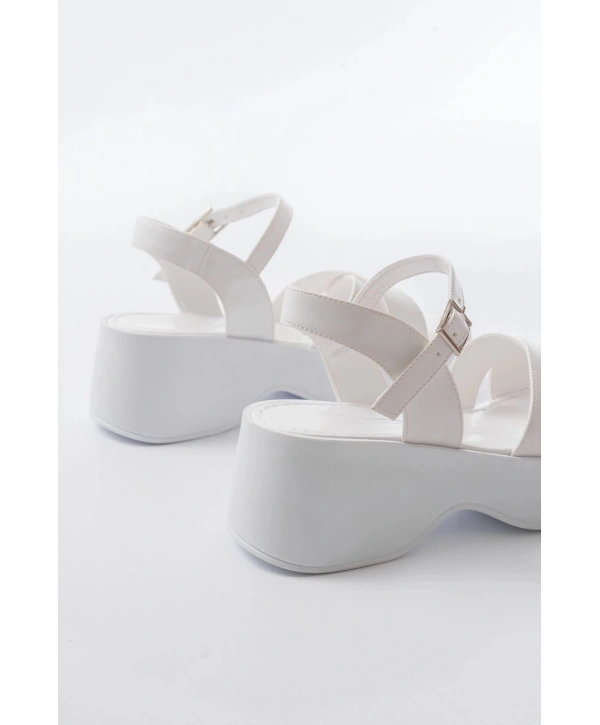 24414-1005 Beyaz Günlük Çapraz Dolgu Topuk Kadın Sandalet