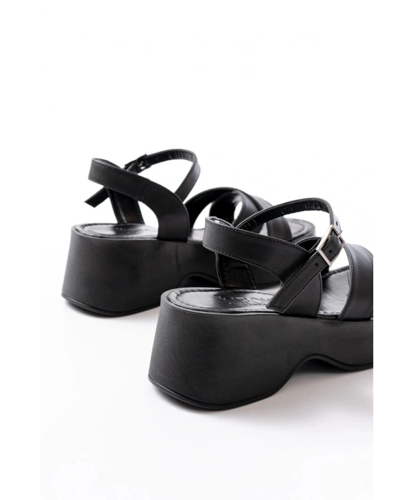 24414-1005 Siyah Günlük Çapraz Dolgu Topuk Kadın Sandalet