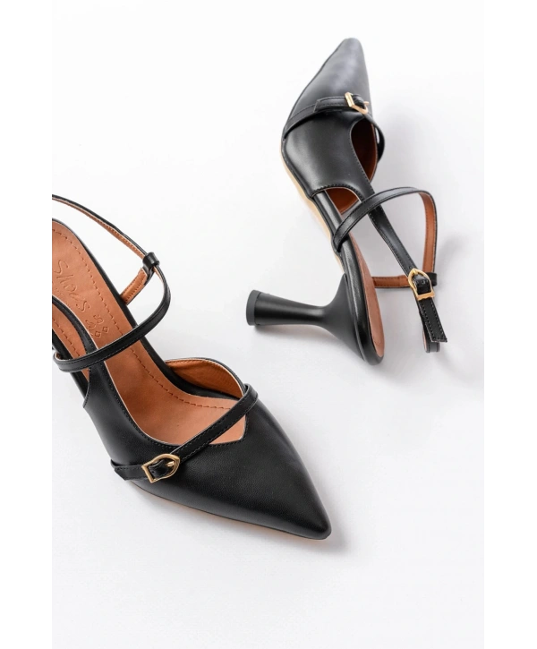 K-6722 Siyah Cilt Toka Detaylı Sivri Burun Kadın Ayakkabı