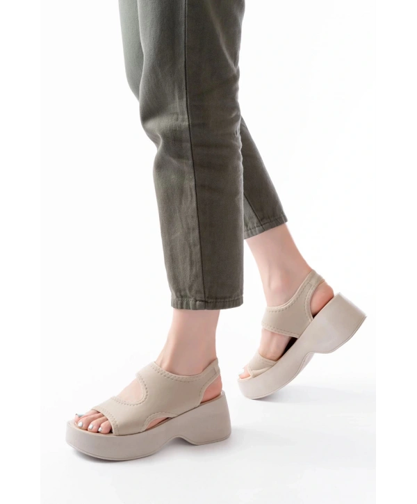 24414-573 Bej Dalgıç Günlük Dolgu Topuk Kadın Sandalet